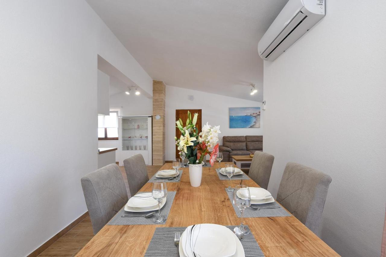 Apartman Magas With Private Pool Vinjerac Exterior photo