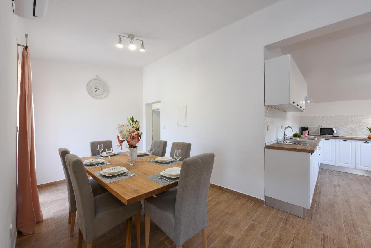 Apartman Magas With Private Pool Vinjerac Exterior photo