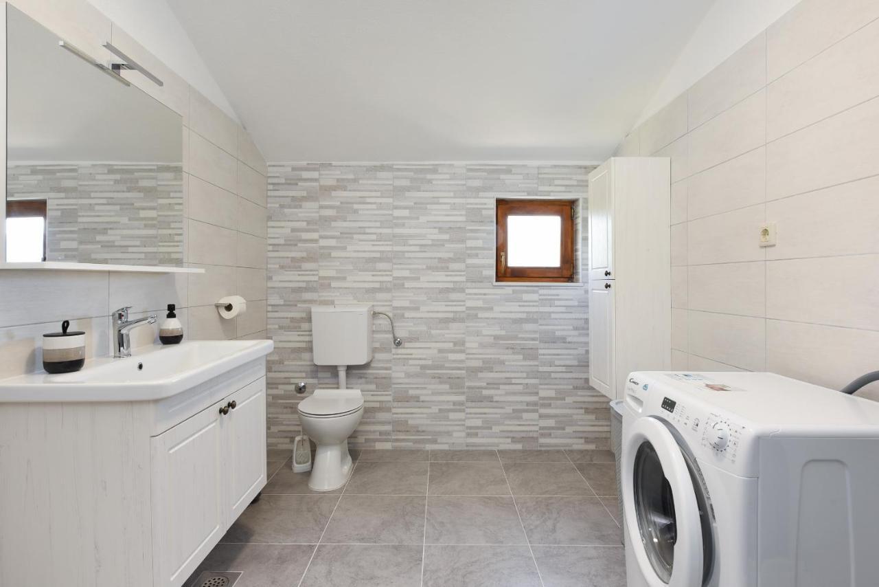 Apartman Magas With Private Pool Vinjerac Exterior photo