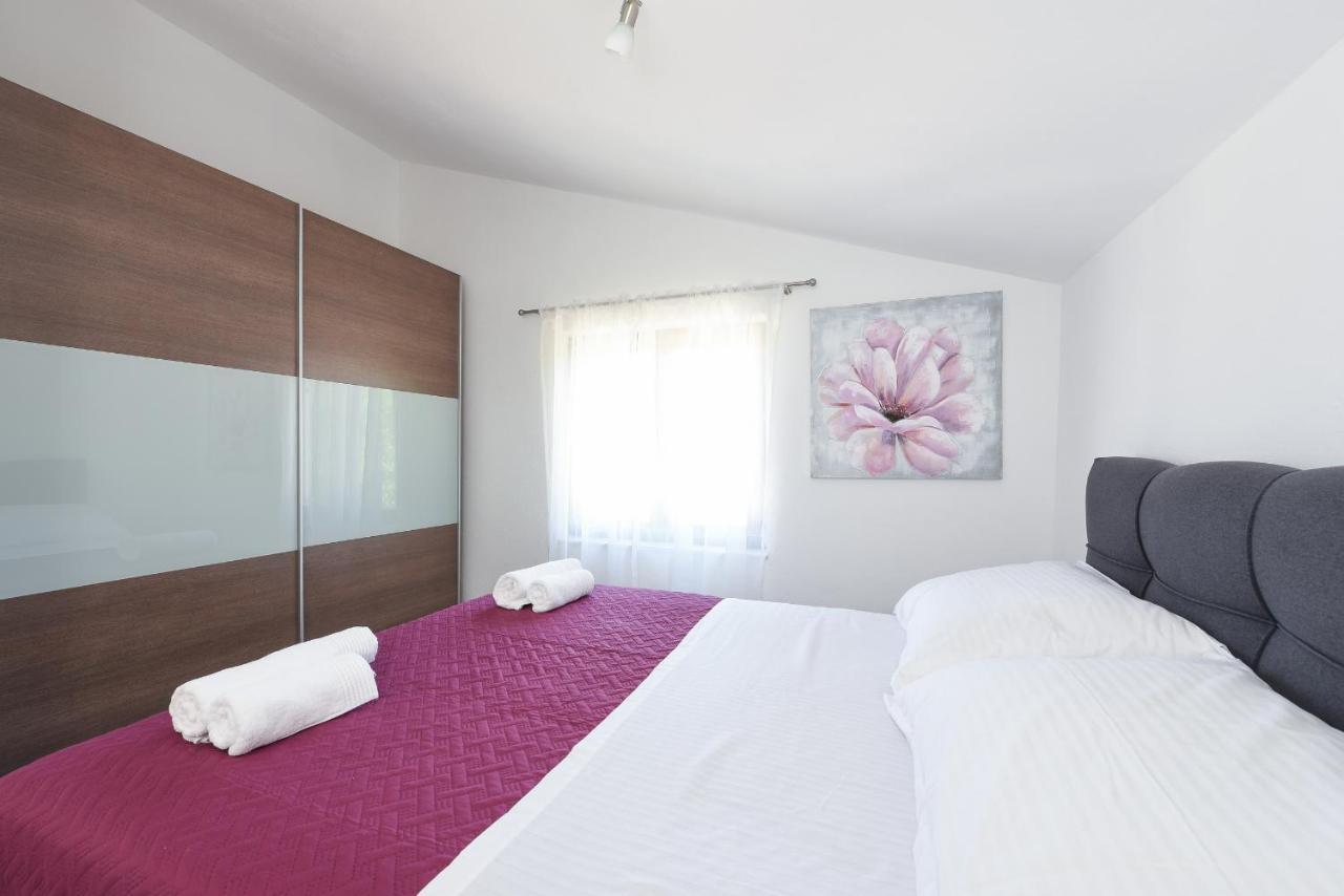 Apartman Magas With Private Pool Vinjerac Exterior photo