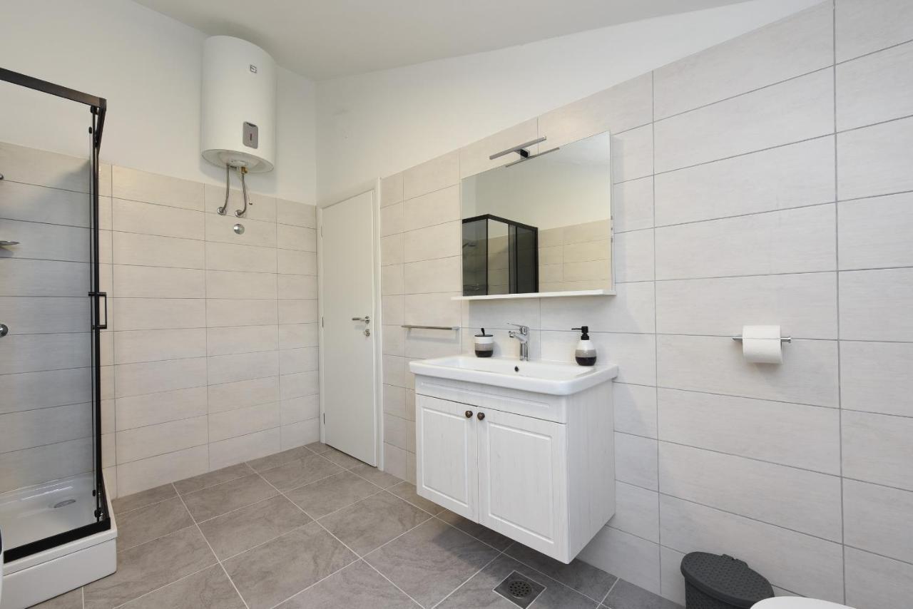 Apartman Magas With Private Pool Vinjerac Exterior photo